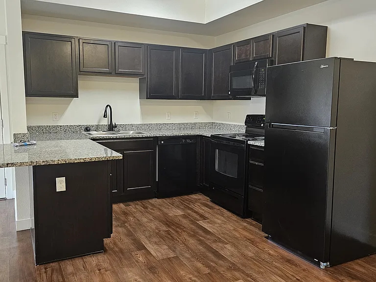 Remington Apartments — Photo 11