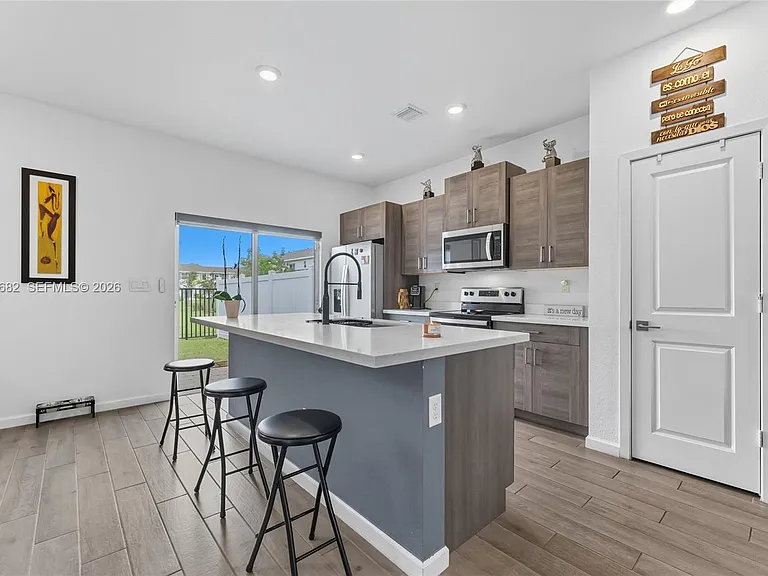 805 SE 18th St #805 — Photo 7