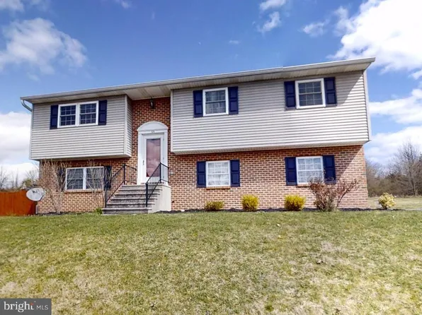125 Legion Dr, Biglerville, PA 17307
