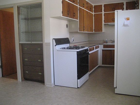 5th image of 742 Colville Pl