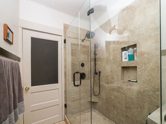 4th image of 208 S Mayflower Ave