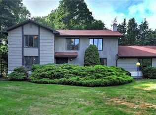 15 Twelve Oclock Cir, Trumbull, CT 06611