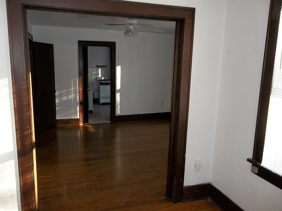 2nd image of 20 S Lucas St APT C