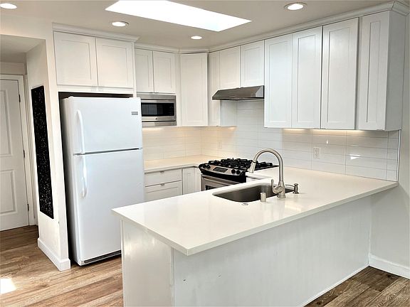 4th image of 631 Skyline Dr #A