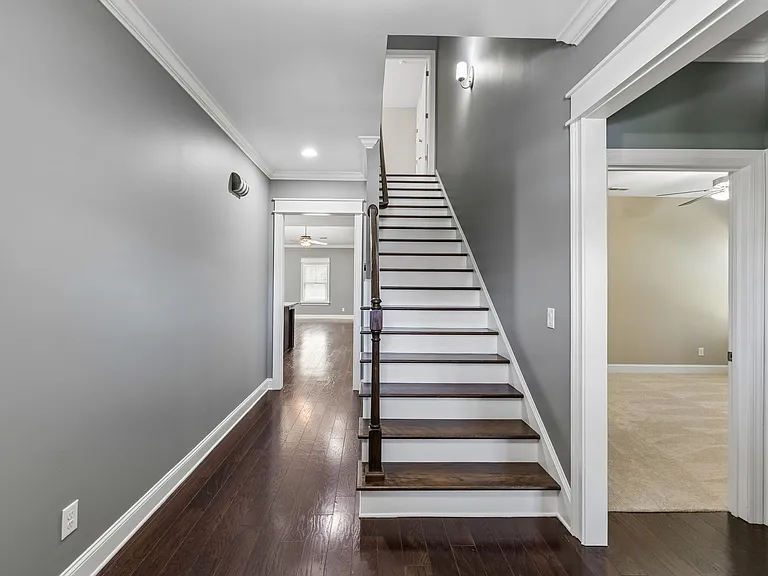 5425 Bungalow Cir — Photo 4