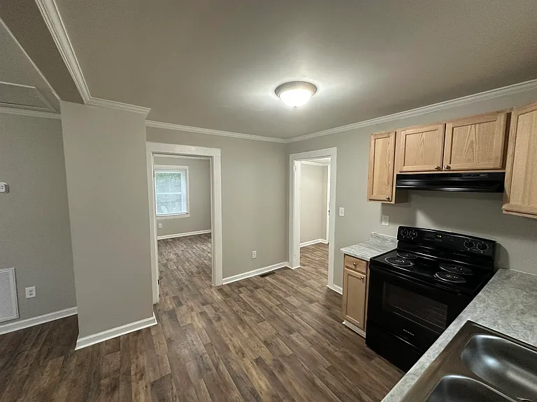 416 Airline Ave — Photo 9