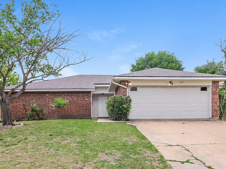 2301 Fall Ct — Photo 1