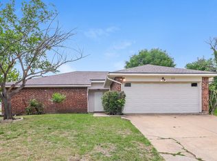 2301 Fall Ct, Fort Worth, TX 76133