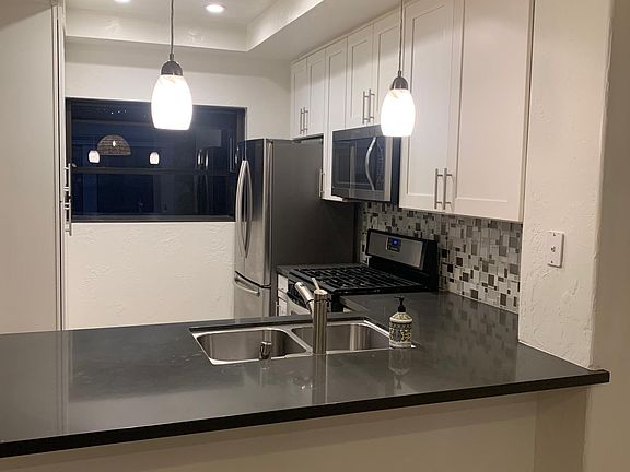 Kitchen breakfast bar