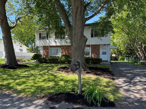 21 Ulenski Dr #A, Albany, NY 12205
