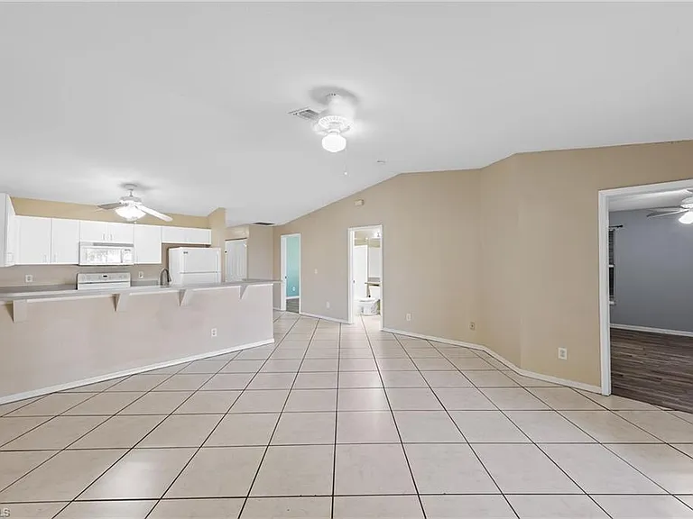 845 SE 8th Ter — Photo 16
