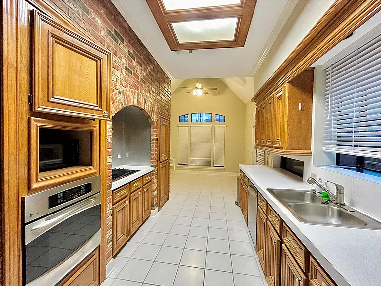 16306 Knightrider Dr — Photo 38