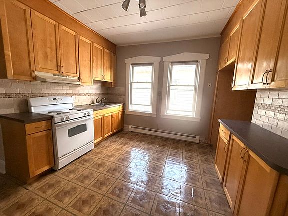 5th image of 34 Demott Ave #2