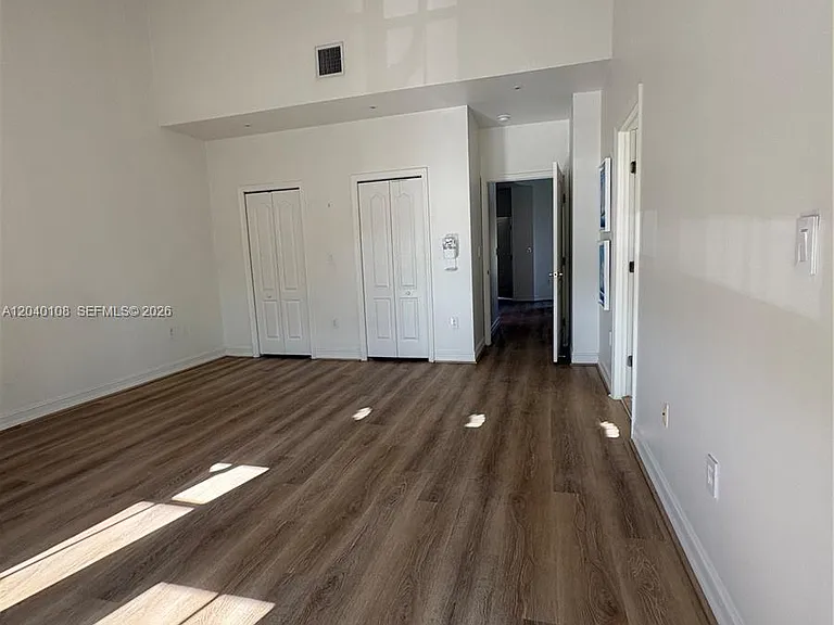 18410 NE 30th Ave #18410 — Photo 18