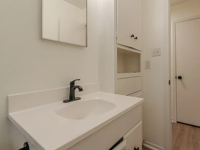 1402 Missouri Ave — Photo 8