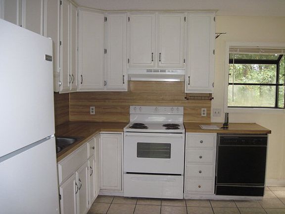 4th image of 194 Midlawn View St