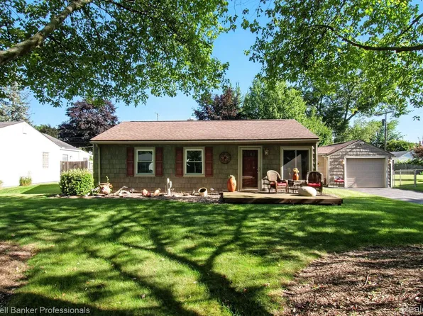 4022 Meigs Ave, Waterford, MI 48329