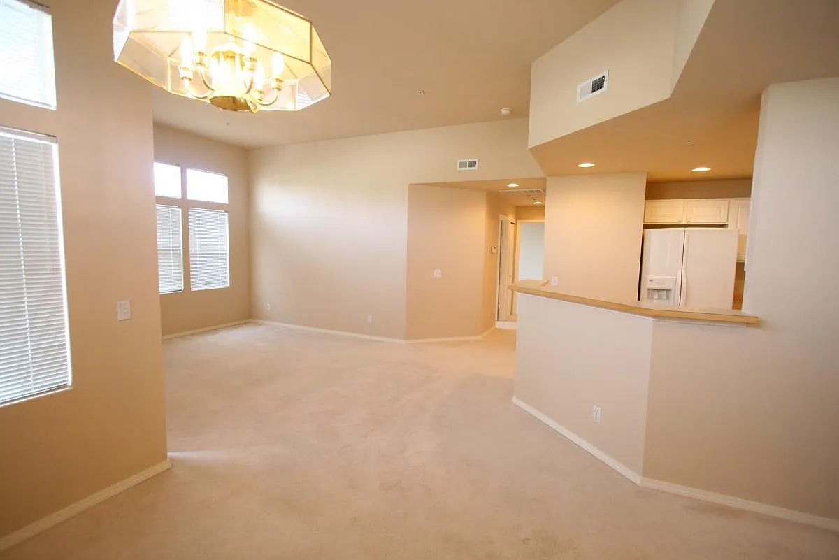2 bed, 1169 sqft, $2,595 — Photo 3