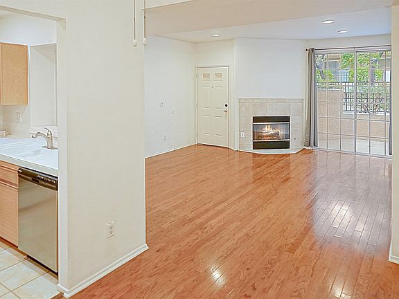 4th image of 24141 Del Monte Dr Unit 239