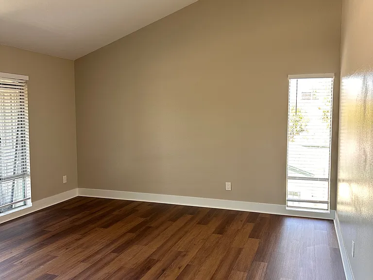 1811 E Grand Ave — Photo 3