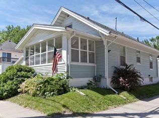 712 10th St NW, Cedar Rapids, IA 52405