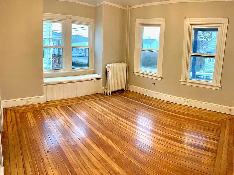 115 Van Zandt Ave #1 — Photo 2