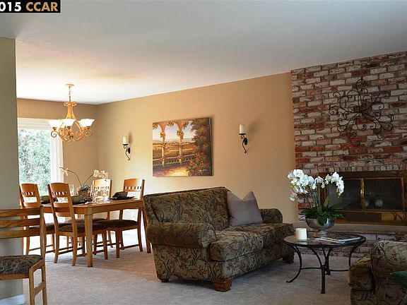 3rd image of 6 Sparrow Ct
