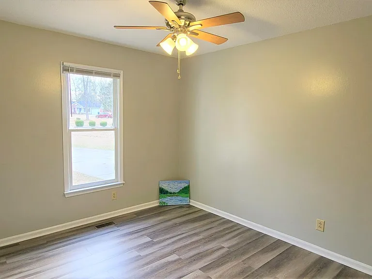 145 York Ct — Photo 10