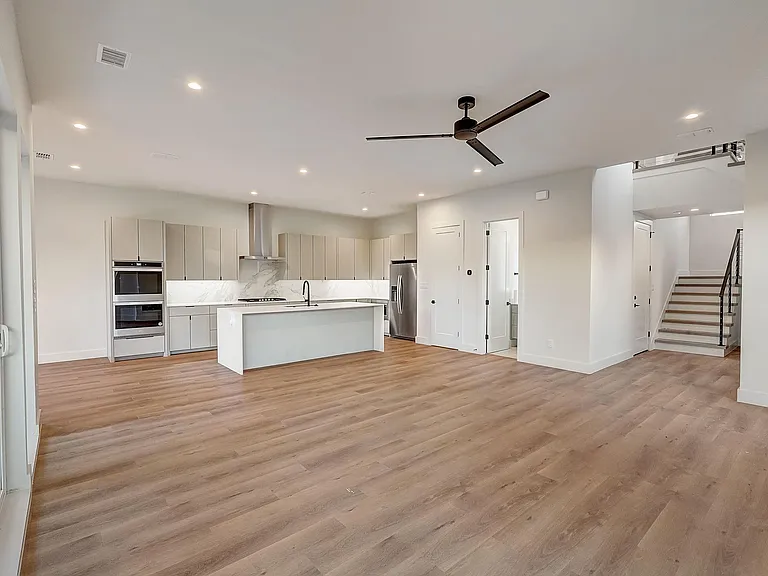 1719 Homeland St — Photo 5