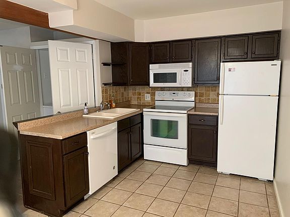 3rd image of 3357 Beacon St Unit 24
