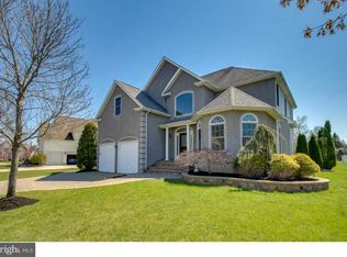 4 Tara Dr, Mount Laurel, NJ 08054