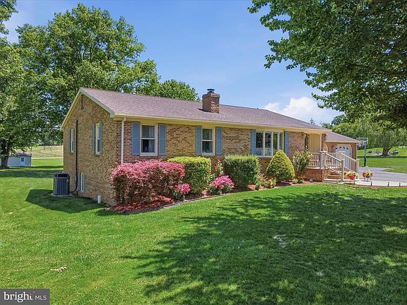 4th image of 21925 Beaverbrook Dr