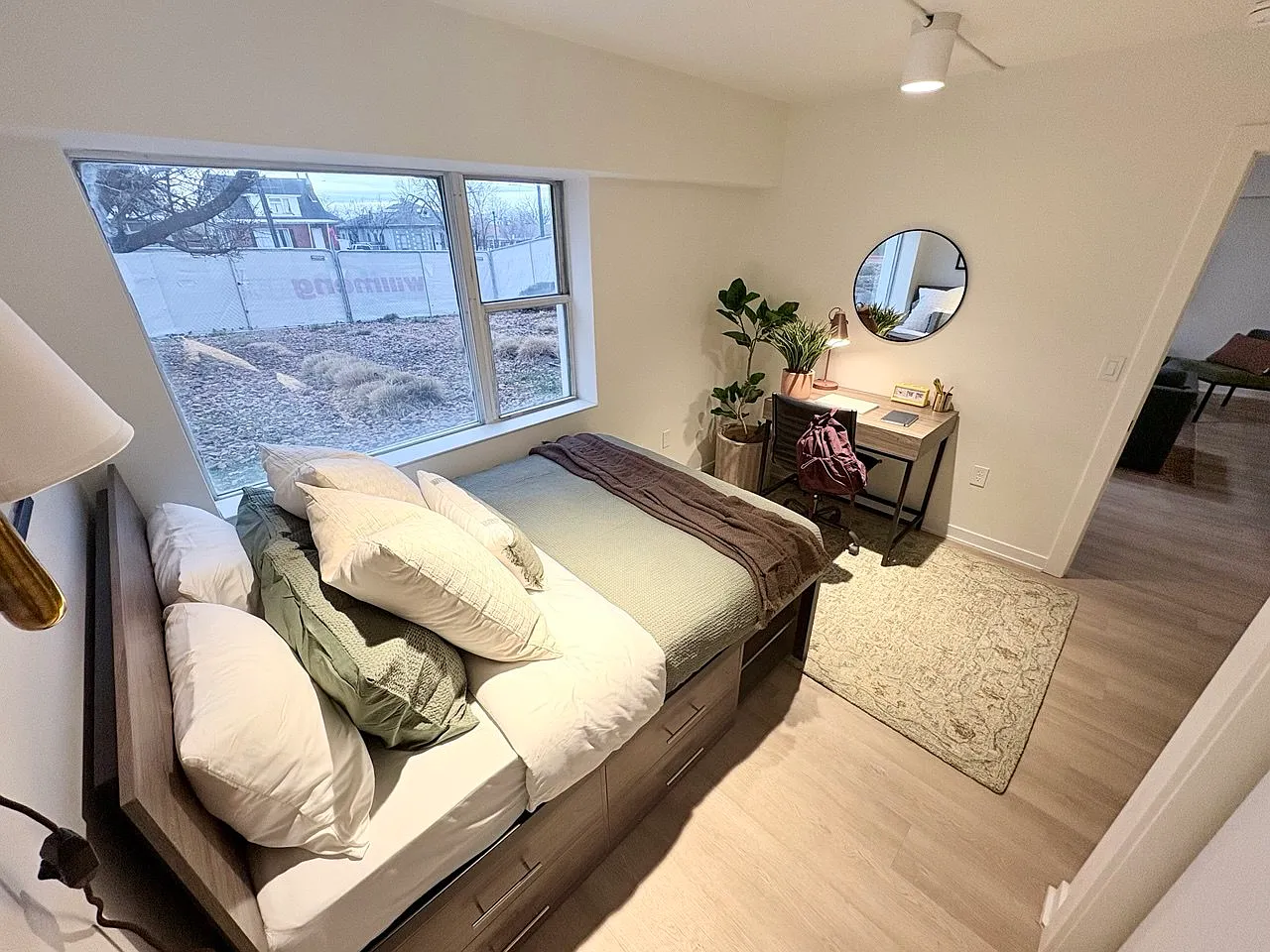 2 bed, 963 sqft, $1,899 — Photo 1