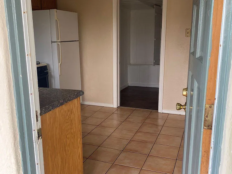 5824 Tehama Ave — Photo 10
