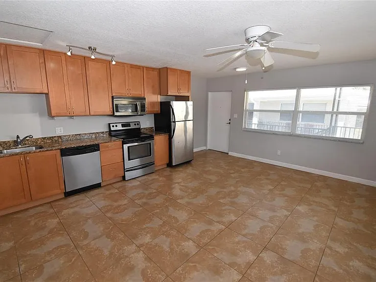 220 6th Ave N #11 — Photo 7