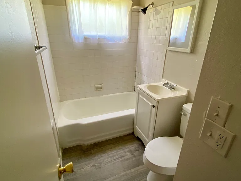10 E 50th Pl N — Photo 8