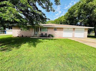 313 Sunset Ave, Columbus, KS 66725