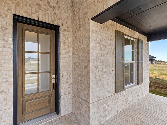 4th image of 824 Mountain Aloe Dr