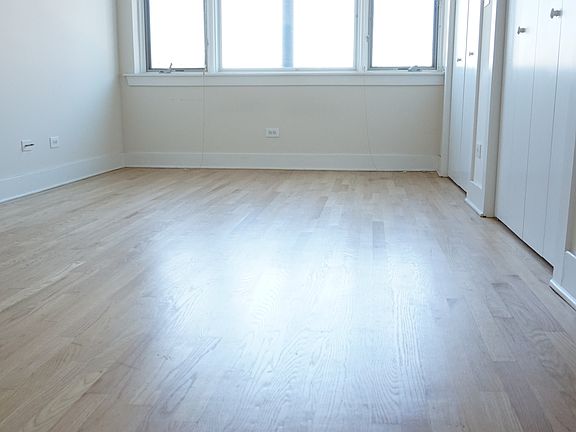 5th image of 4751 N Artesian Ave APT 202
