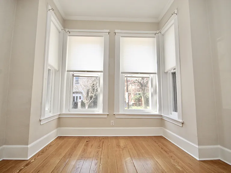 732 Yarmouth St #A — Photo 4
