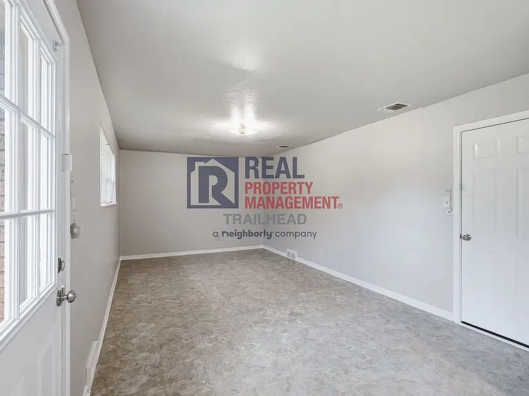 1300 Warden St — Photo 8