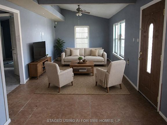 4th image of 310 Georgia St