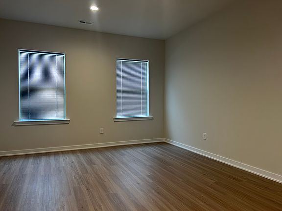 5th image of 1020 W Lock Rd