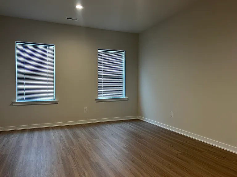 1020 W Lock Rd — Photo 5