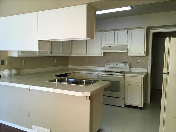 4th image of 6287 Escondido Dr