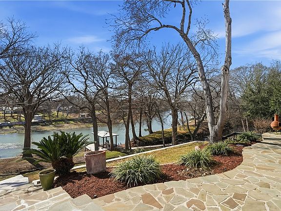 3rd image of 425 River Springs Dr
