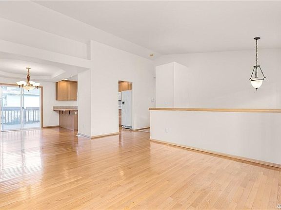 4th image of 305 170th Pl SE