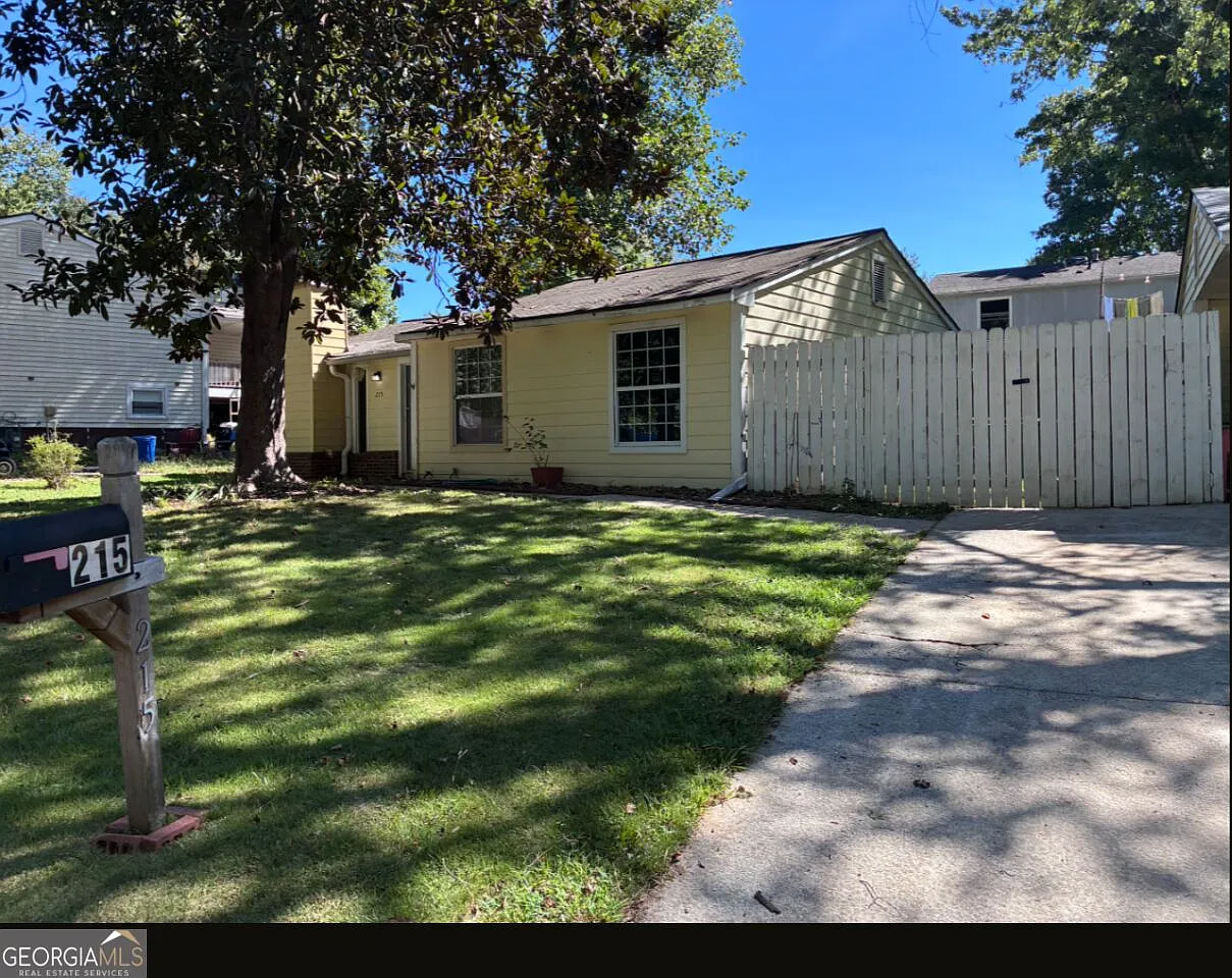 3 bed, 1.0 bath, 1040 sqft, $1,750 — Photo 1