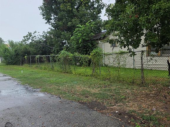 3rd image of 1718 Woodard St