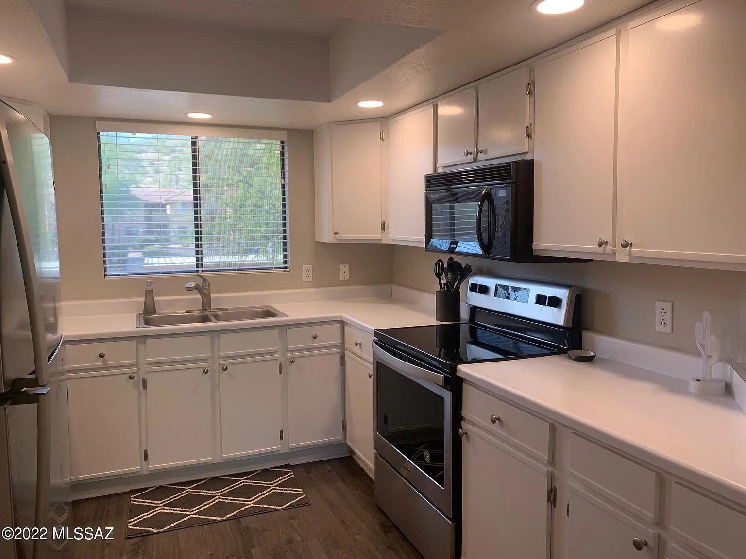 2 bed, 2.0 bath, 1004 sqft, $1,800 — Photo 3